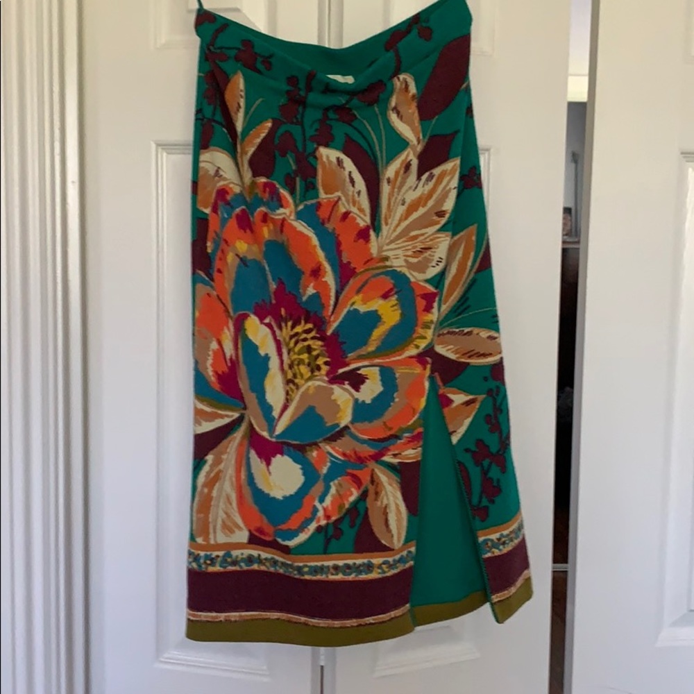 Printed pencil skirt with slit